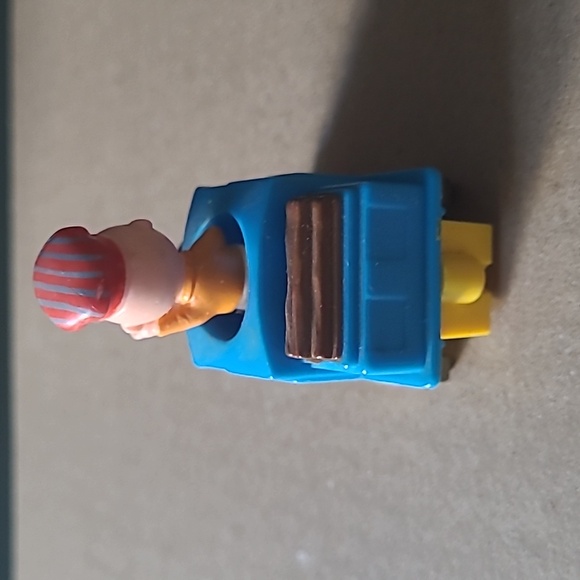 Charlie Brown, Lucy, Woodstock and Snoopy Pull Back Action Toy Car - Picture 3 of 12